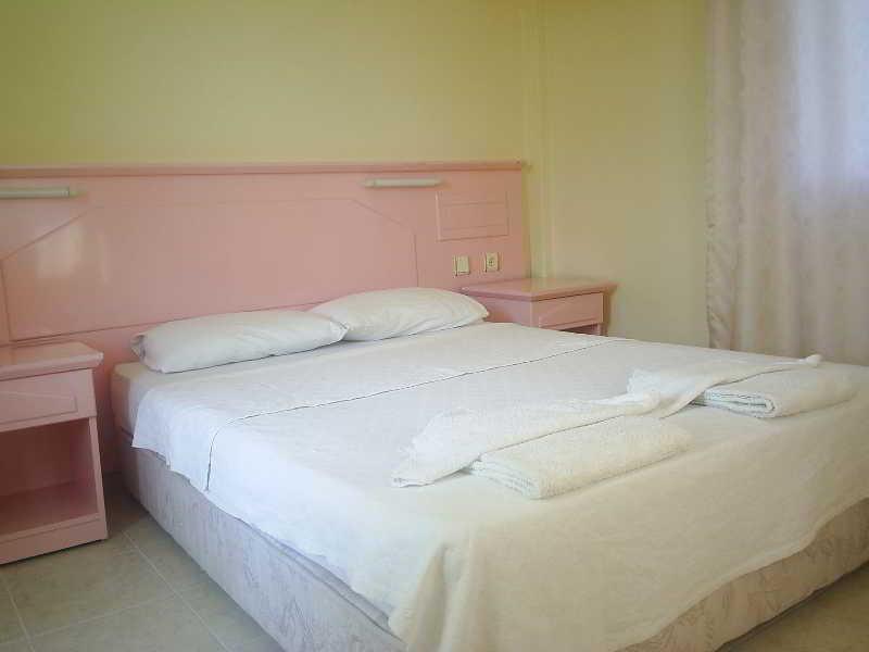 Gorkem Hotel & Apartments Олудениз Екстериор снимка